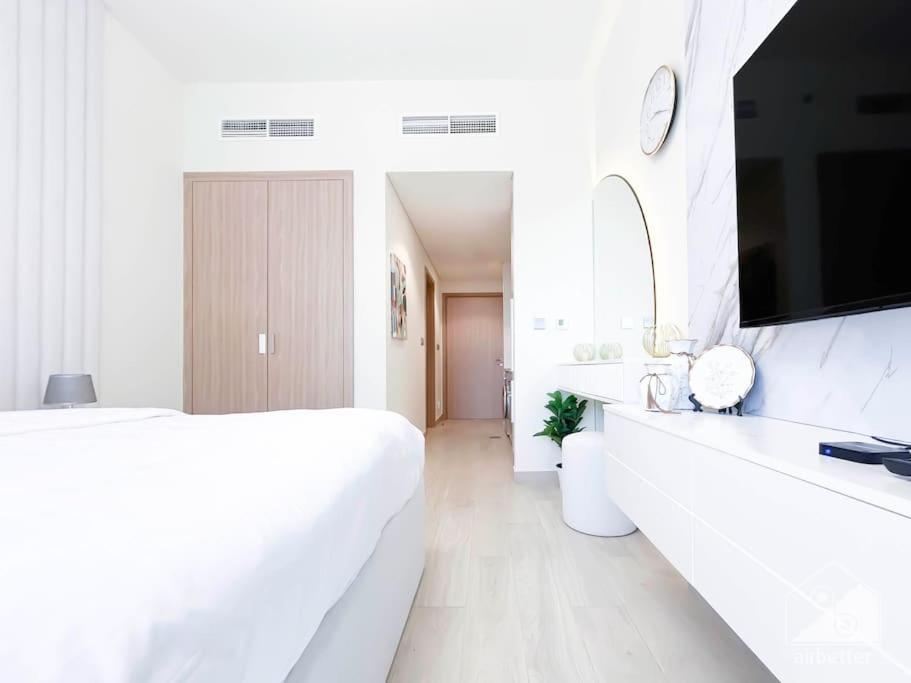 Luxury Living In Azizi Riviera & Cozy Balcony Apartment *