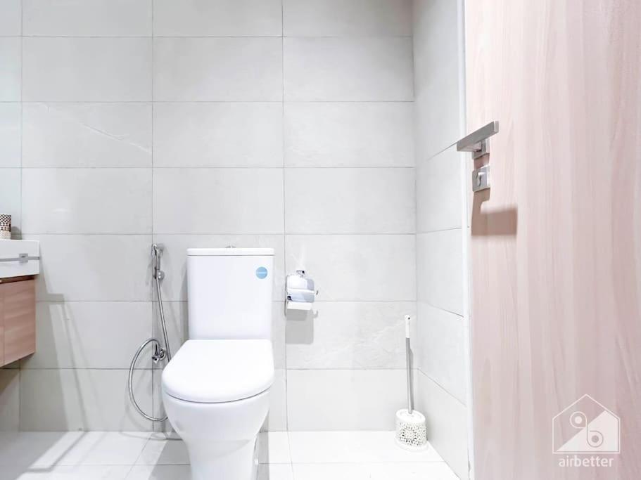 Luxury Living In Azizi Riviera & Cozy Balcony Dubai