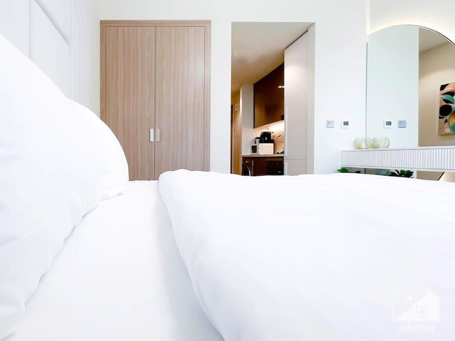 Luxury Living In Azizi Riviera & Cozy Balcony Dubai