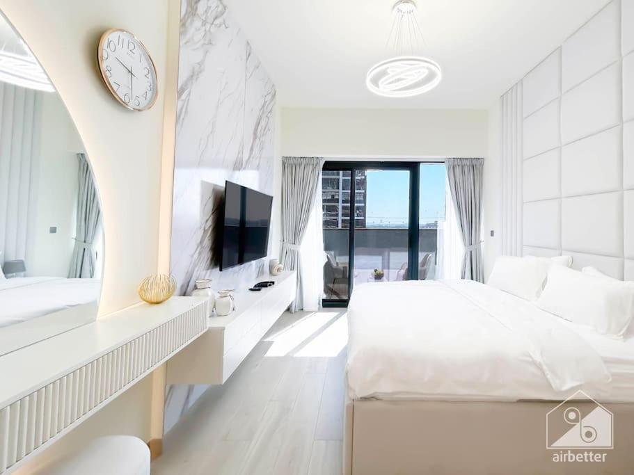 Luxury Living In Azizi Riviera & Cozy Balcony Apartment *