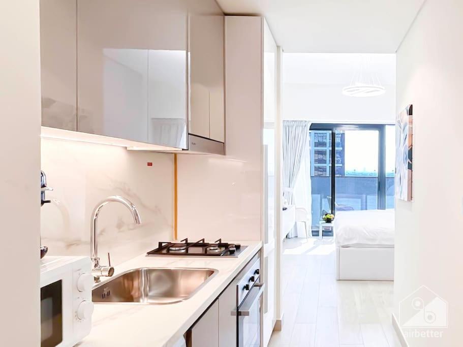 Luxury Living In Azizi Riviera & Cozy Balcony Dubai