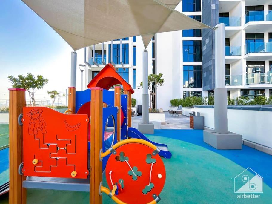 Luxury Living In Azizi Riviera & Cozy Balcony