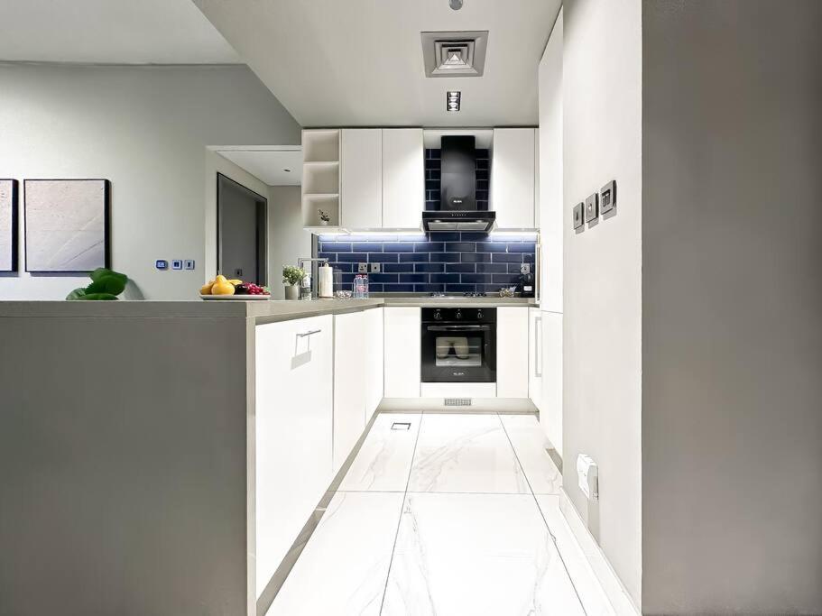 Apartment Sky High Comfort 1br Study With And Canal Views Dubai