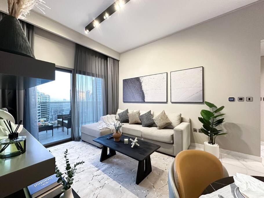 Sky High Comfort 1br Study With And Canal Views Apartment