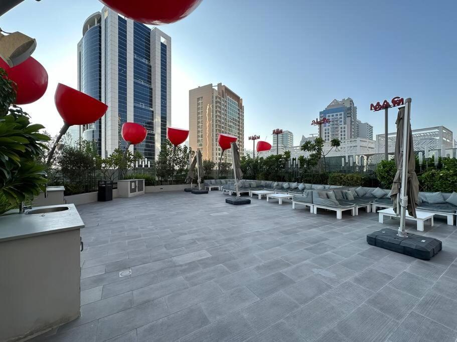 Sky High Comfort 1br Study With And Canal Views Apartment Dubai