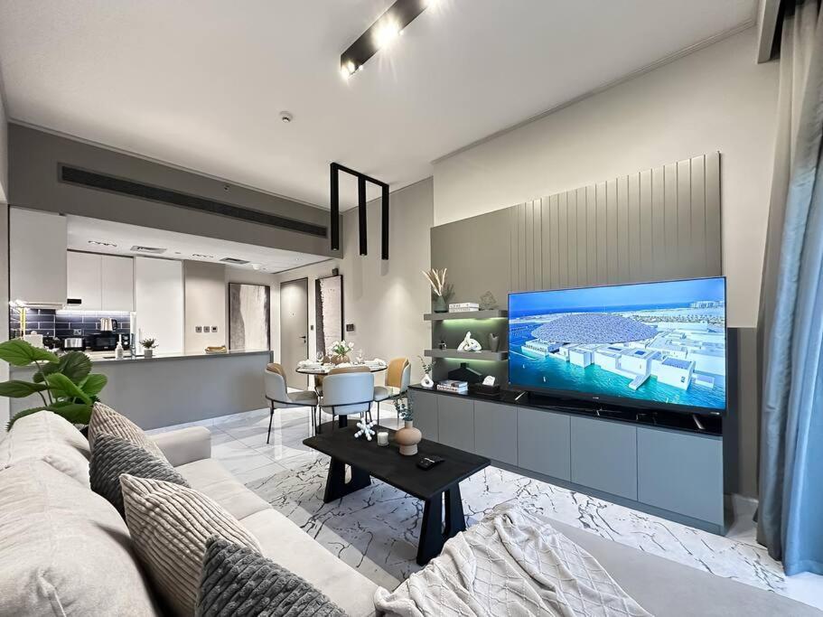 Sky High Comfort 1br Study With And Canal Views Apartment