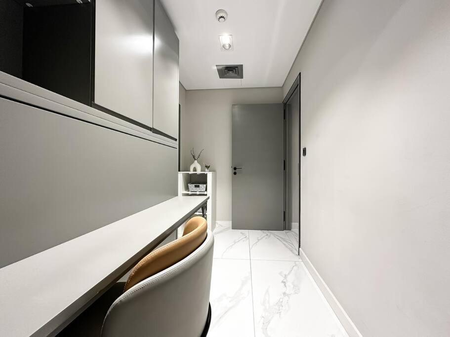 Sky High Comfort 1br Study With And Canal Views Apartment *
