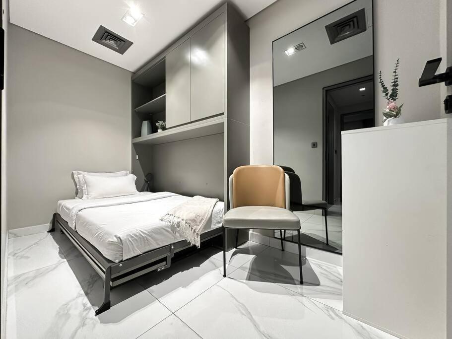 Sky High Comfort 1br Study With And Canal Views Apartment Dubai