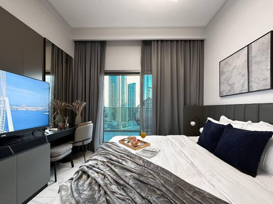Sky High Comfort 1br Study With And Canal Views Apartment