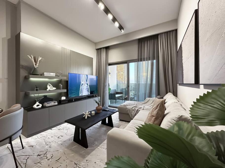 Sky High Comfort 1br Study With And Canal Views Apartment *