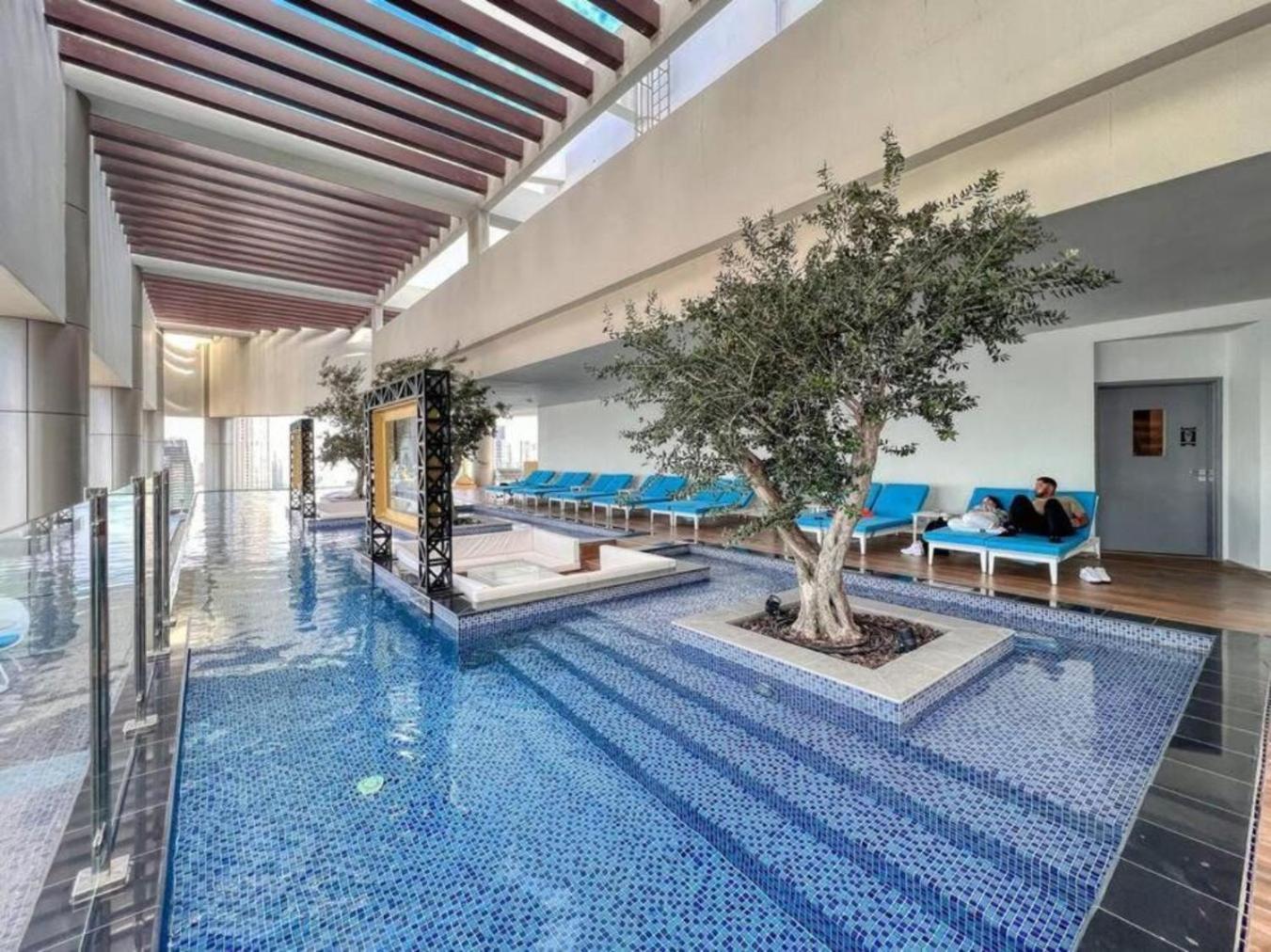 Paramount Rooftop Infinity Pool Apartment *