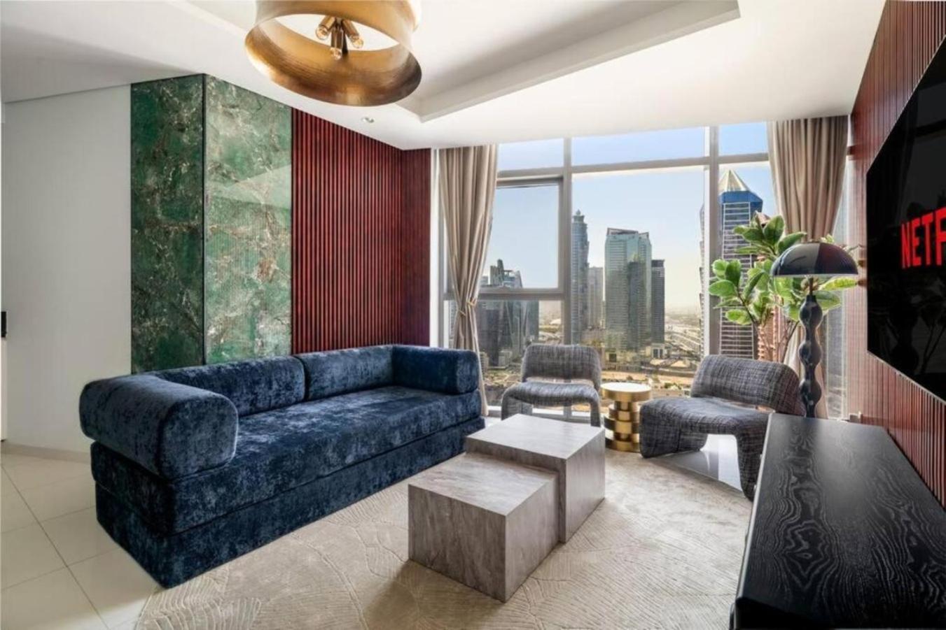 Paramount Rooftop Infinity Pool Apartment *