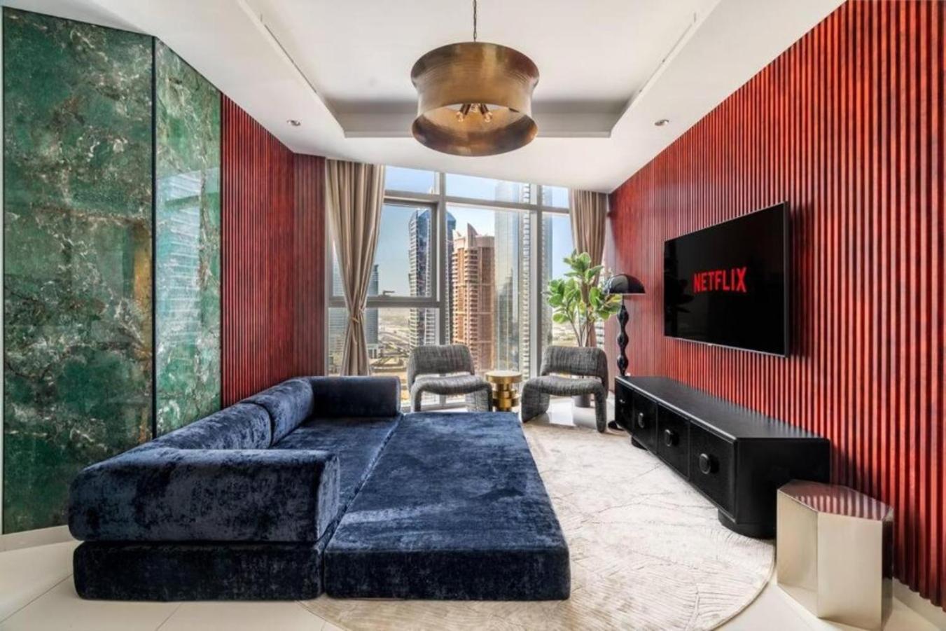 Paramount Rooftop Infinity Pool Apartment *