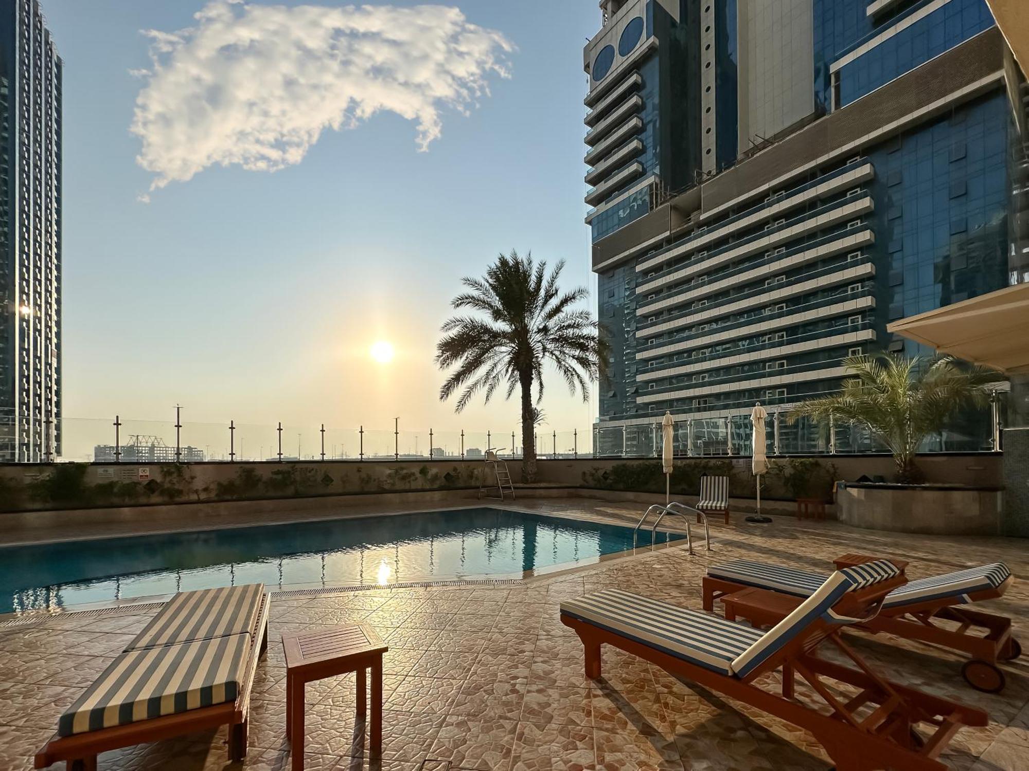 Trophy- Radiant Retreat In Jlt With Skyline View Apartment Dubai