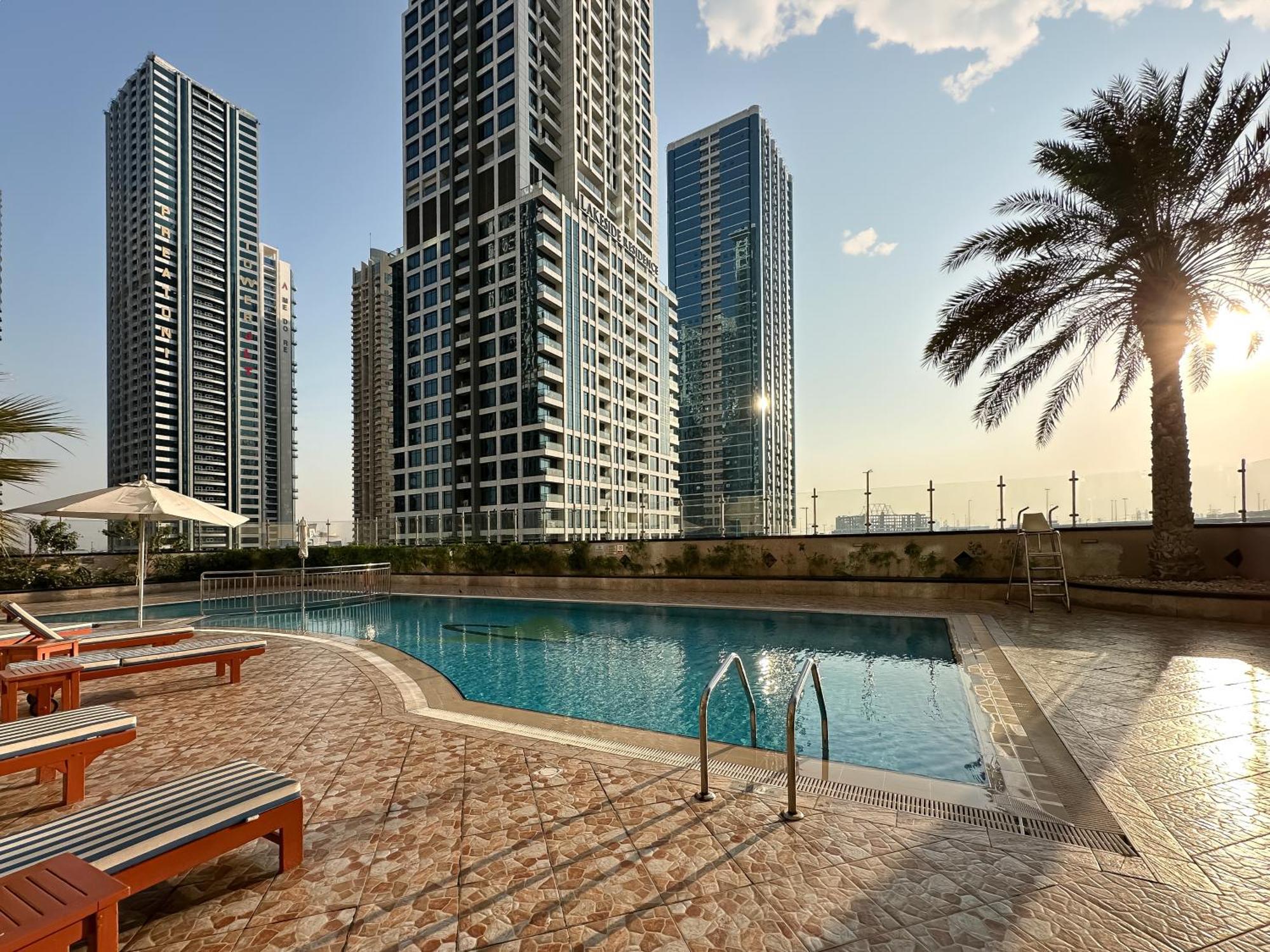 Apartment Trophy- Radiant Retreat In Jlt With Skyline View *