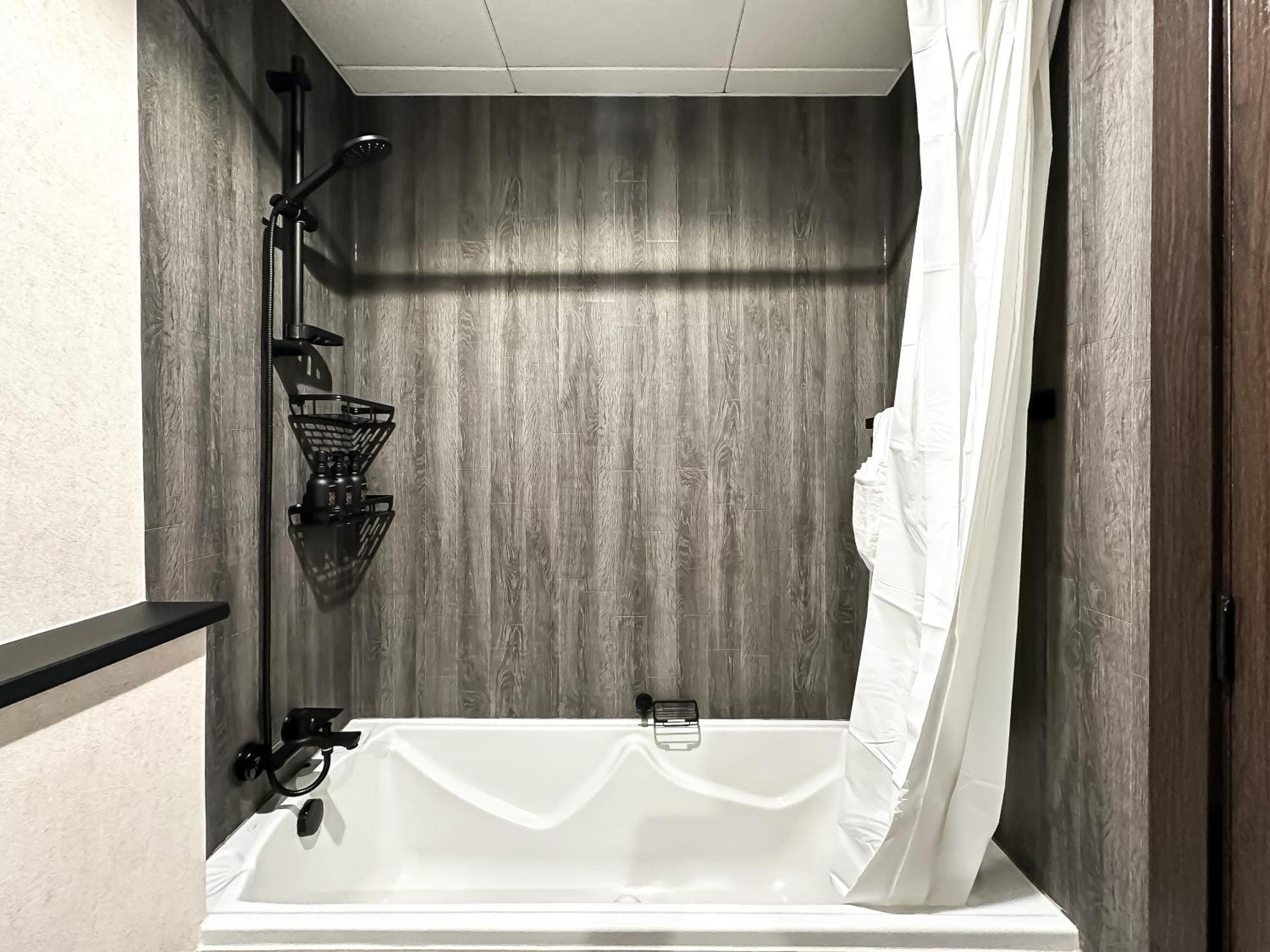 Trophy- Radiant Retreat In Jlt With Skyline View *