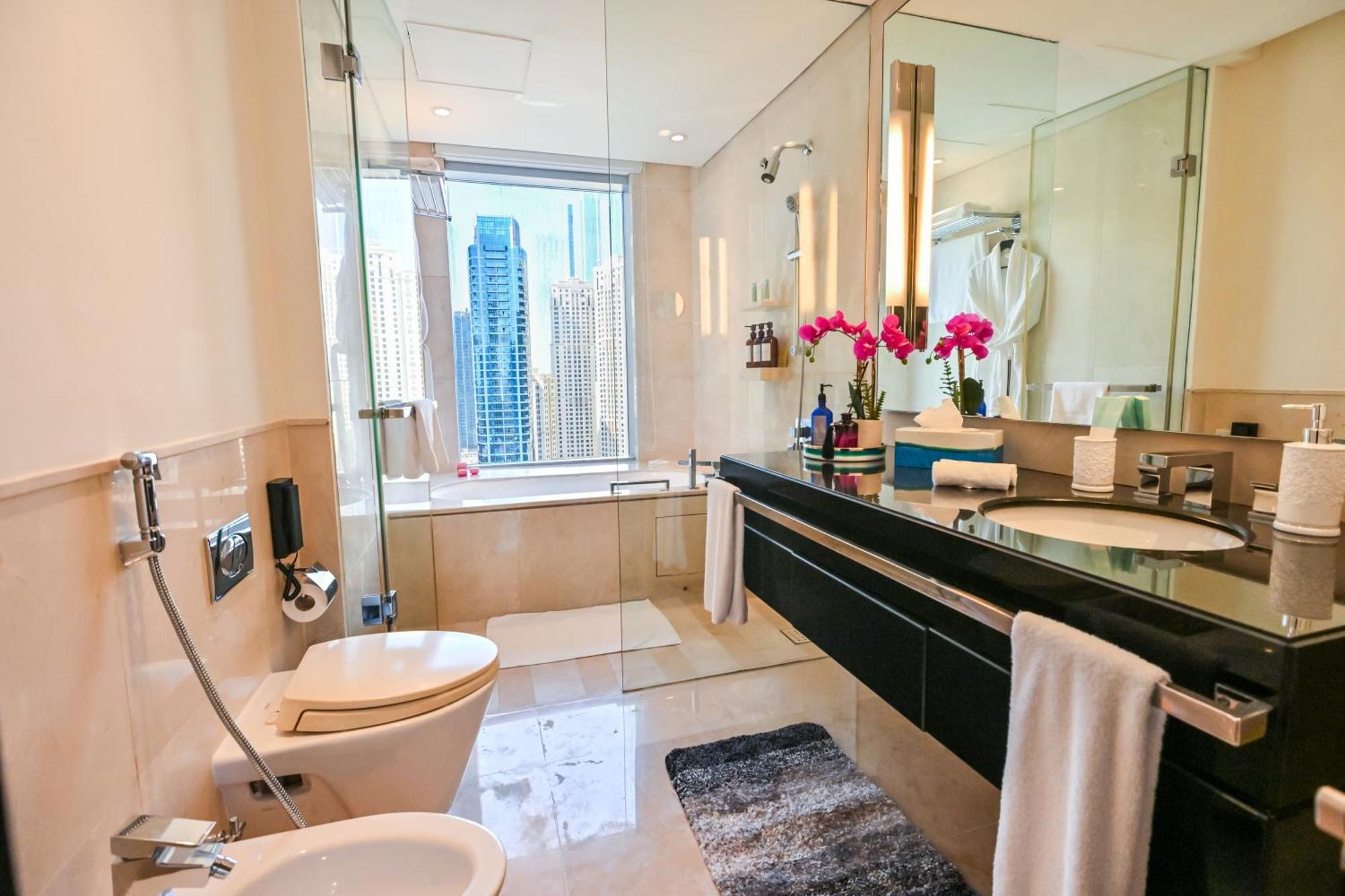 Apartment Luxury - Stunning Marina View - 5-star Amenities Dubai
