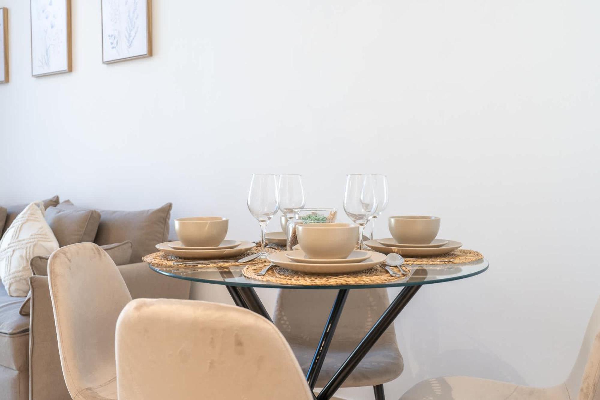 1 Bed Flat That Sleeps 4 In Al Jaddaf