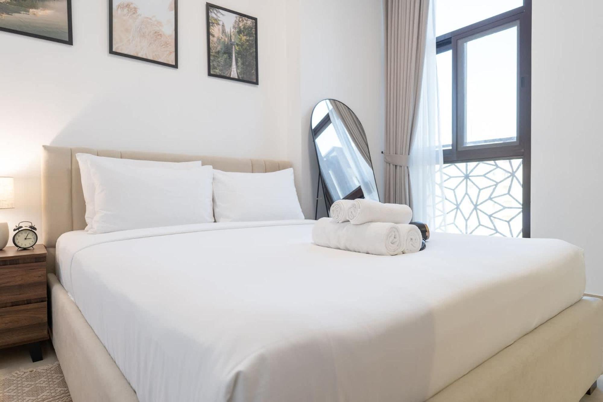 1 Bed Flat That Sleeps 4 In Al Jaddaf * Dubai