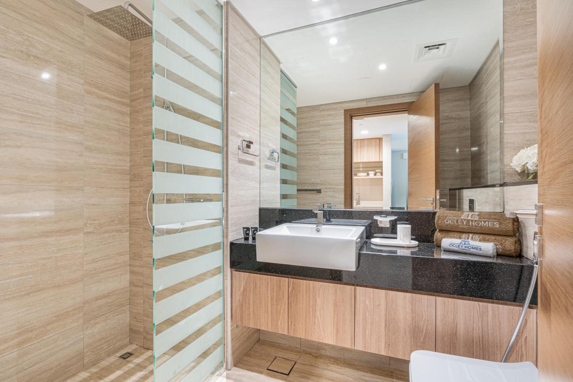 Apartment Elegantly Furnished Missoni With Canal Views Dubai