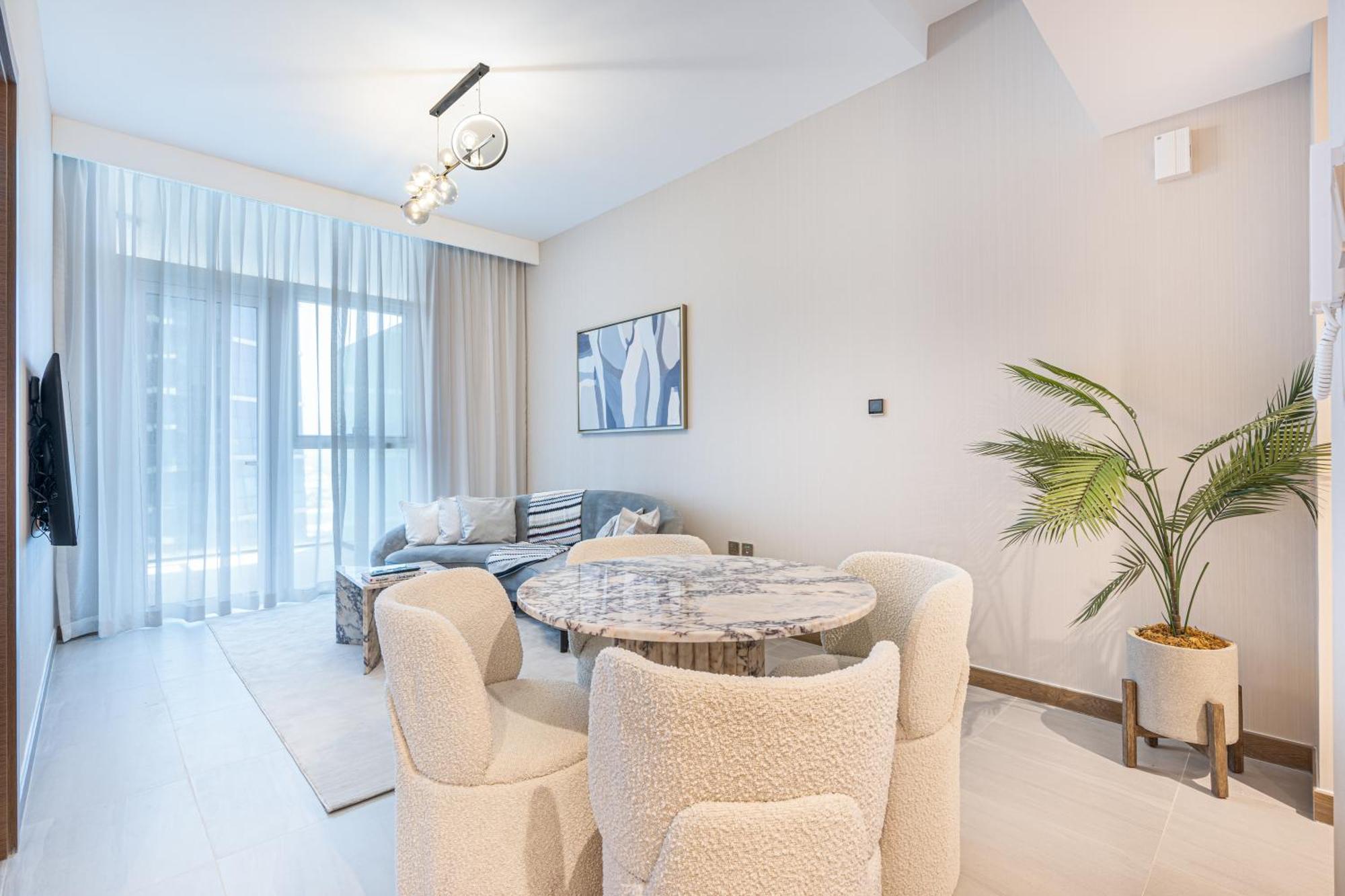 Elegantly Furnished Missoni With Canal Views Apartment Dubai