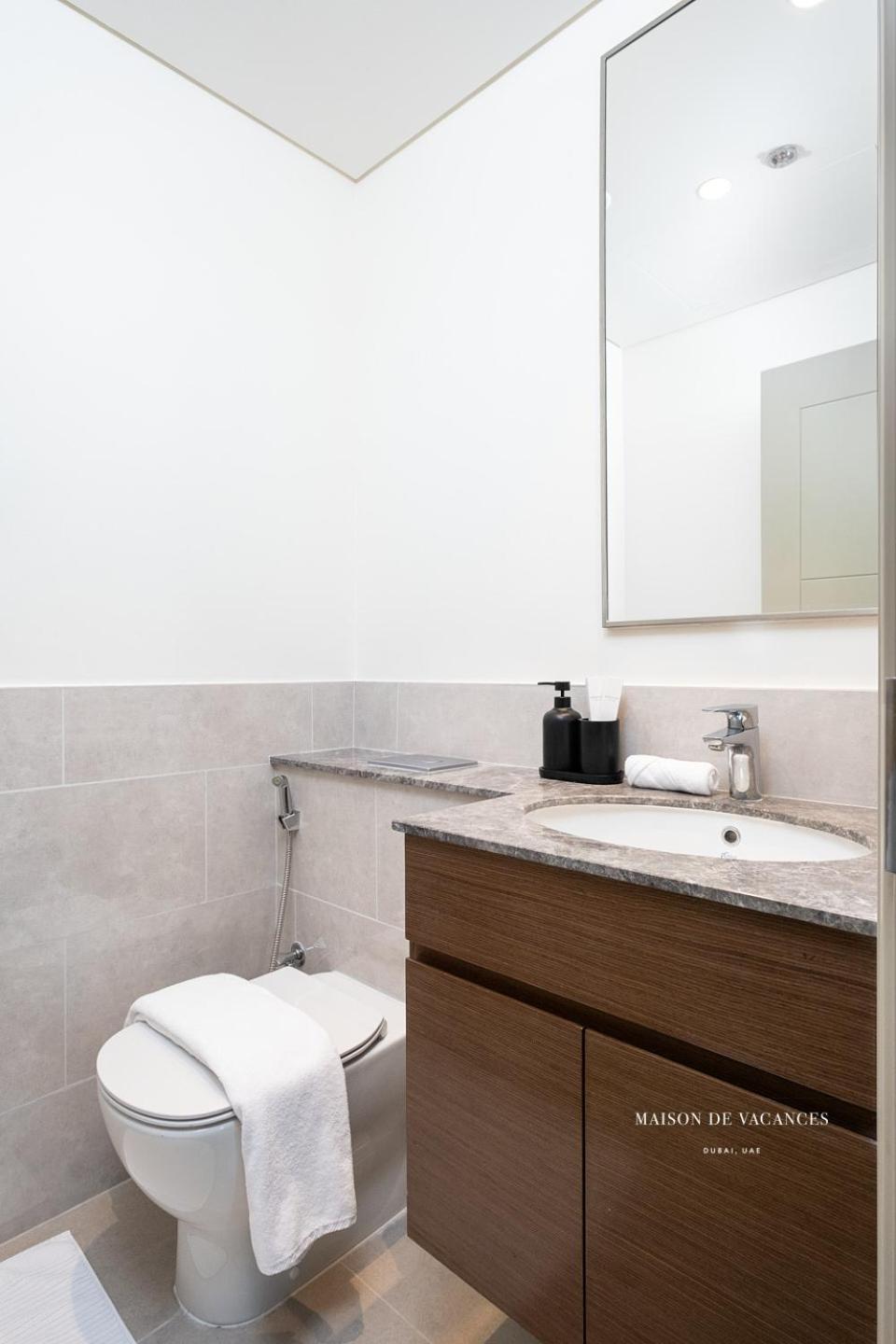 Three Bedroom In Downtown With Burj Khalifa View Apartment *