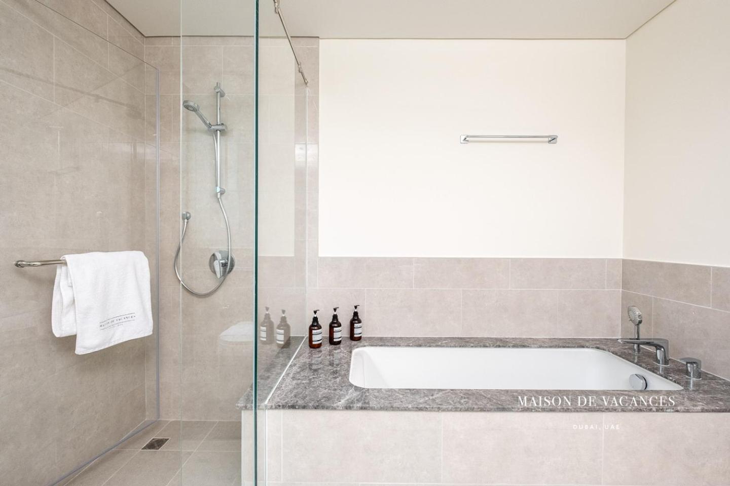 Three Bedroom In Downtown With Burj Khalifa View Apartment Dubai