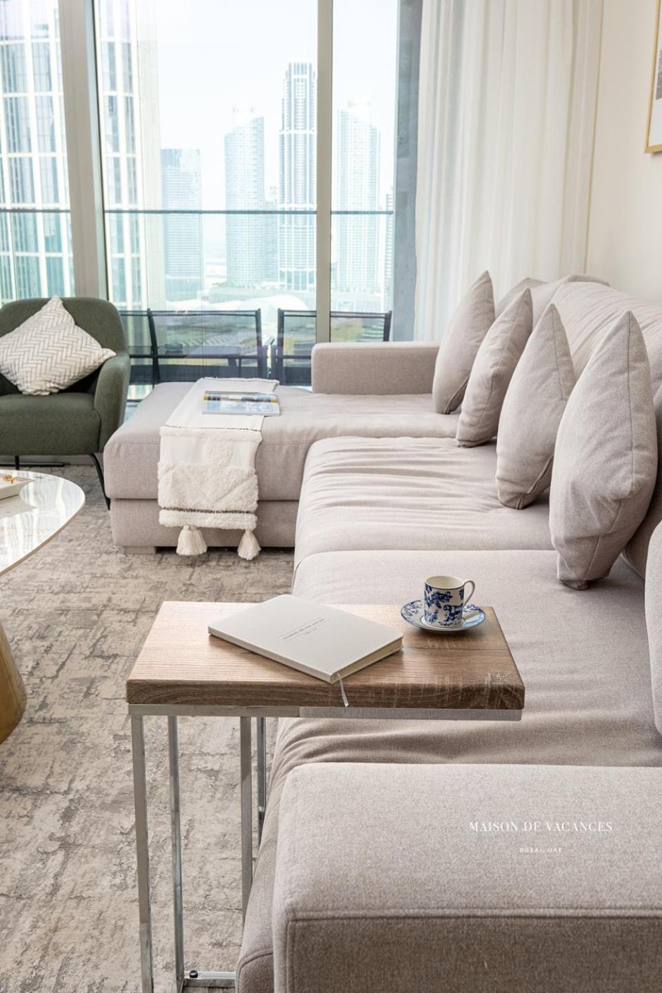 Three Bedroom In Downtown With Burj Khalifa View * Dubai