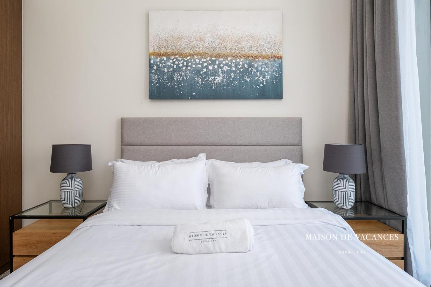 Three Bedroom In Downtown With Burj Khalifa View *