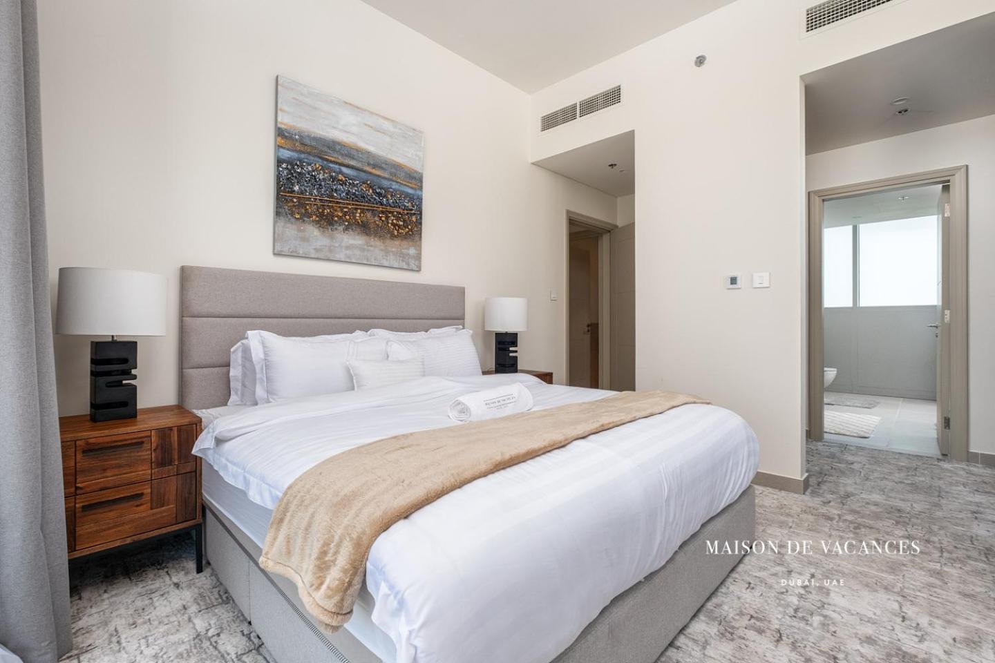 Three Bedroom In Downtown With Burj Khalifa View Dubai