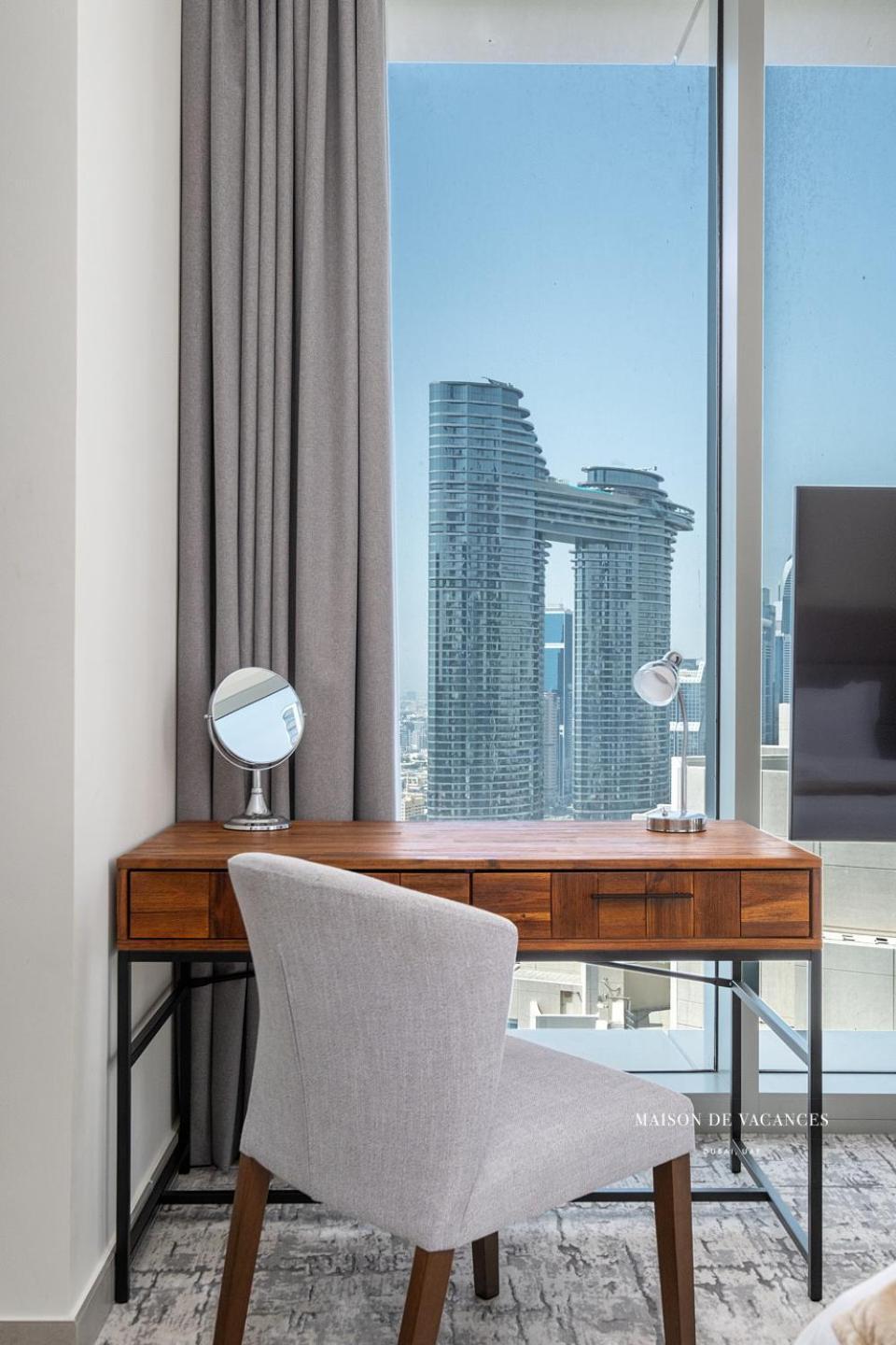 Three Bedroom In Downtown With Burj Khalifa View