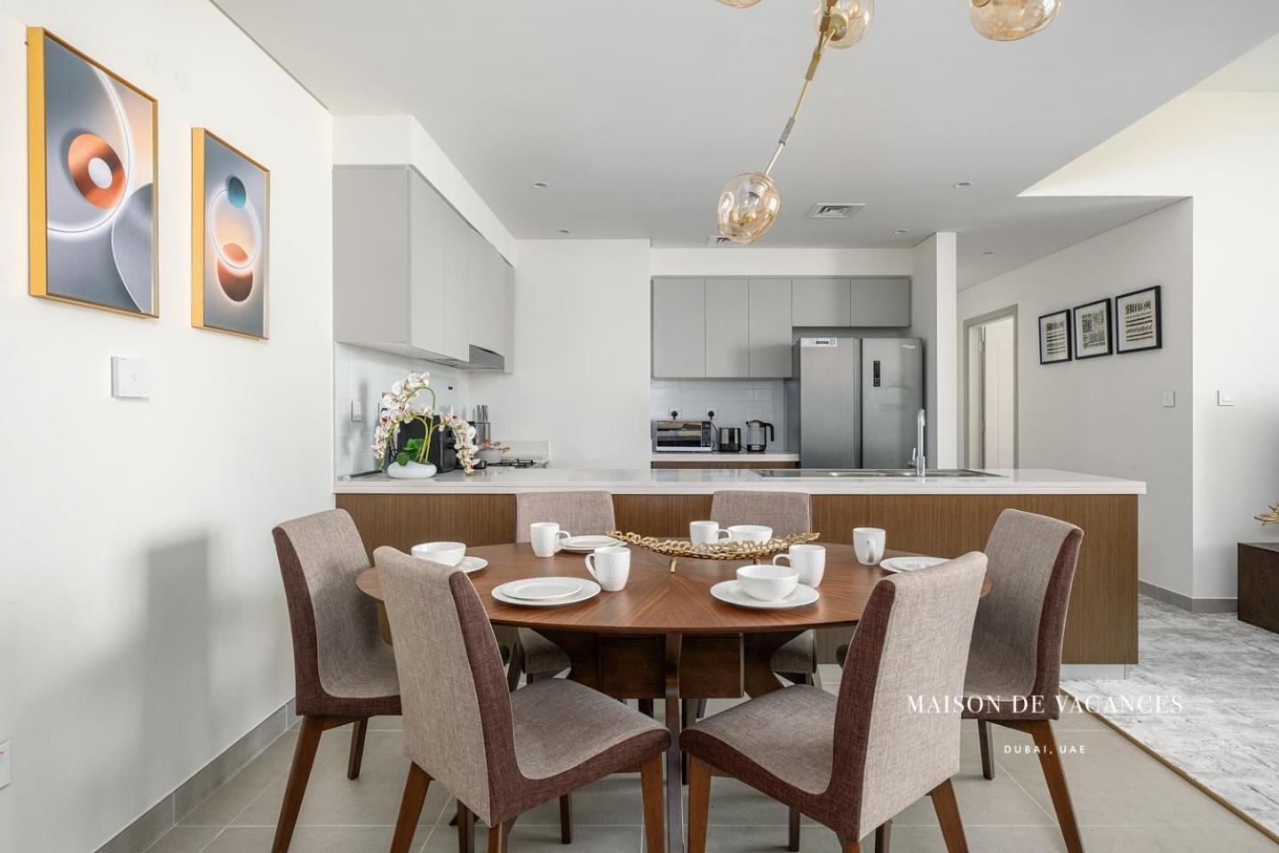 Three Bedroom In Downtown With Burj Khalifa View *