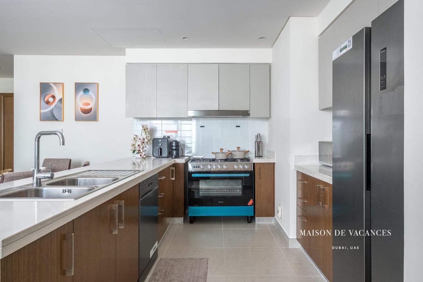 Three Bedroom In Downtown With Burj Khalifa View * Dubai