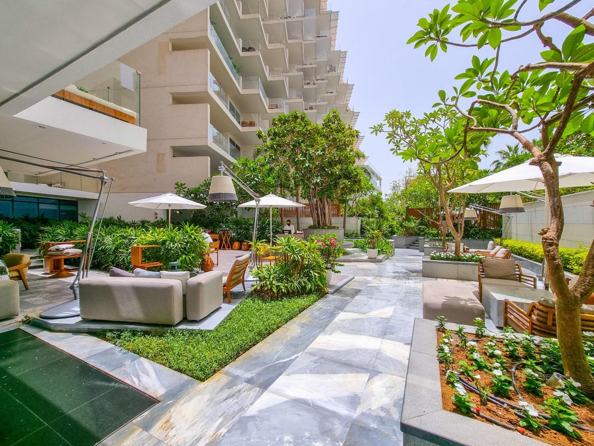 Superluxury In Five Palm, Pool & Access Dubai