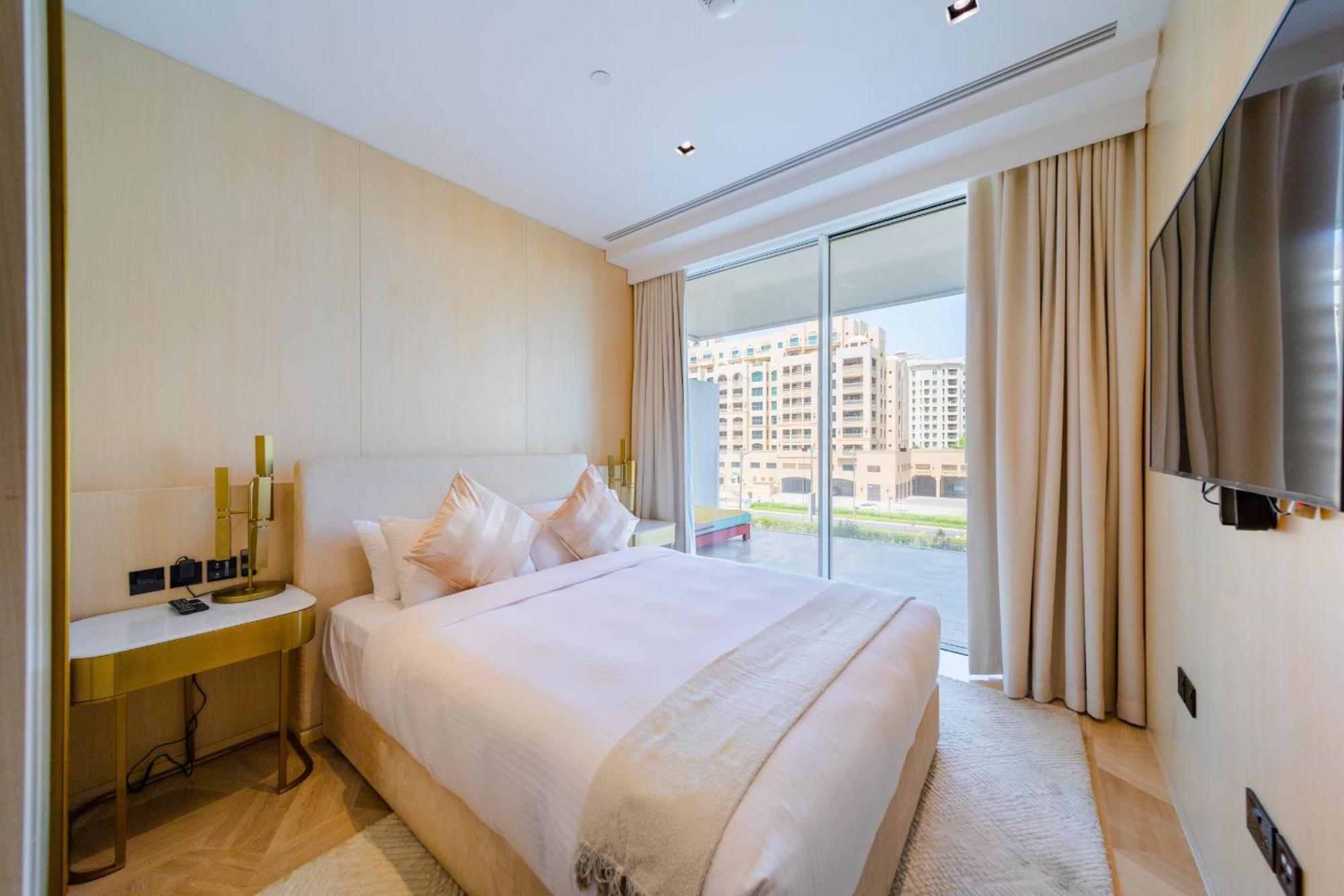 Superluxury In Five Palm, Pool & Access Apartment