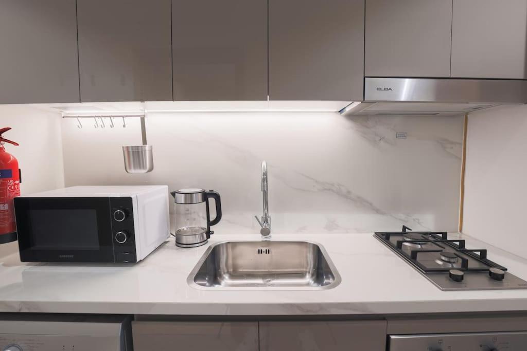 Bright & Modern In Azizi Riviera Apartment *