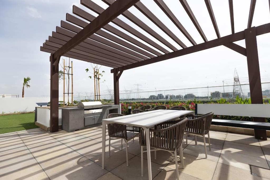 Bright & Modern In Azizi Riviera