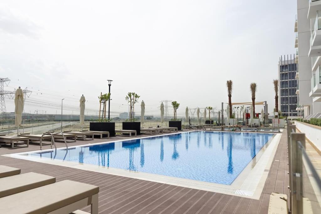 Bright & Modern In Azizi Riviera Apartment