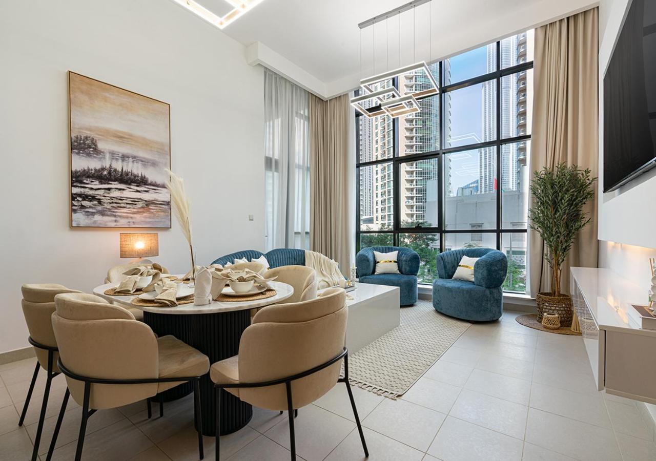 Luxurious 2-bedroom In Downtown With Burj Khalifa View Apartment *