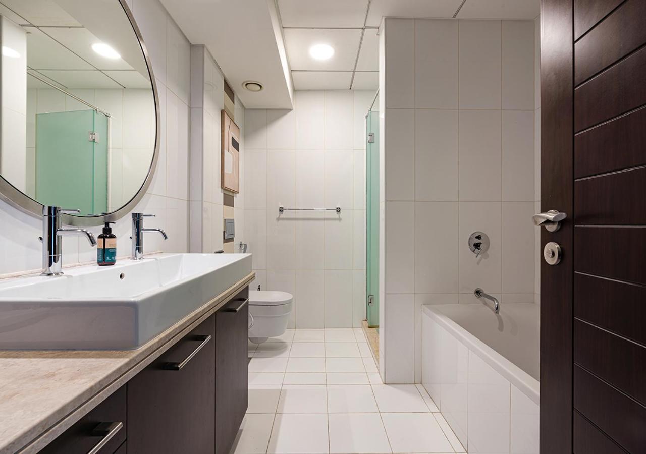 Luxurious 2-bedroom In Downtown With Burj Khalifa View Apartment