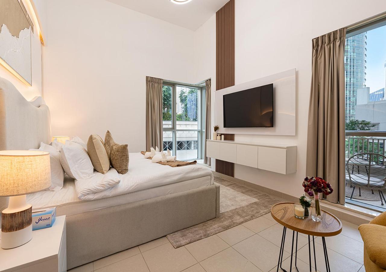 Luxurious 2-bedroom In Downtown With Burj Khalifa View Apartment *