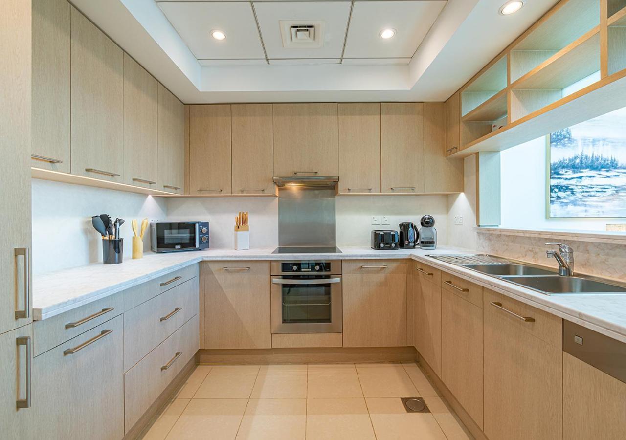 Luxurious 2-bedroom In Downtown With Burj Khalifa View *