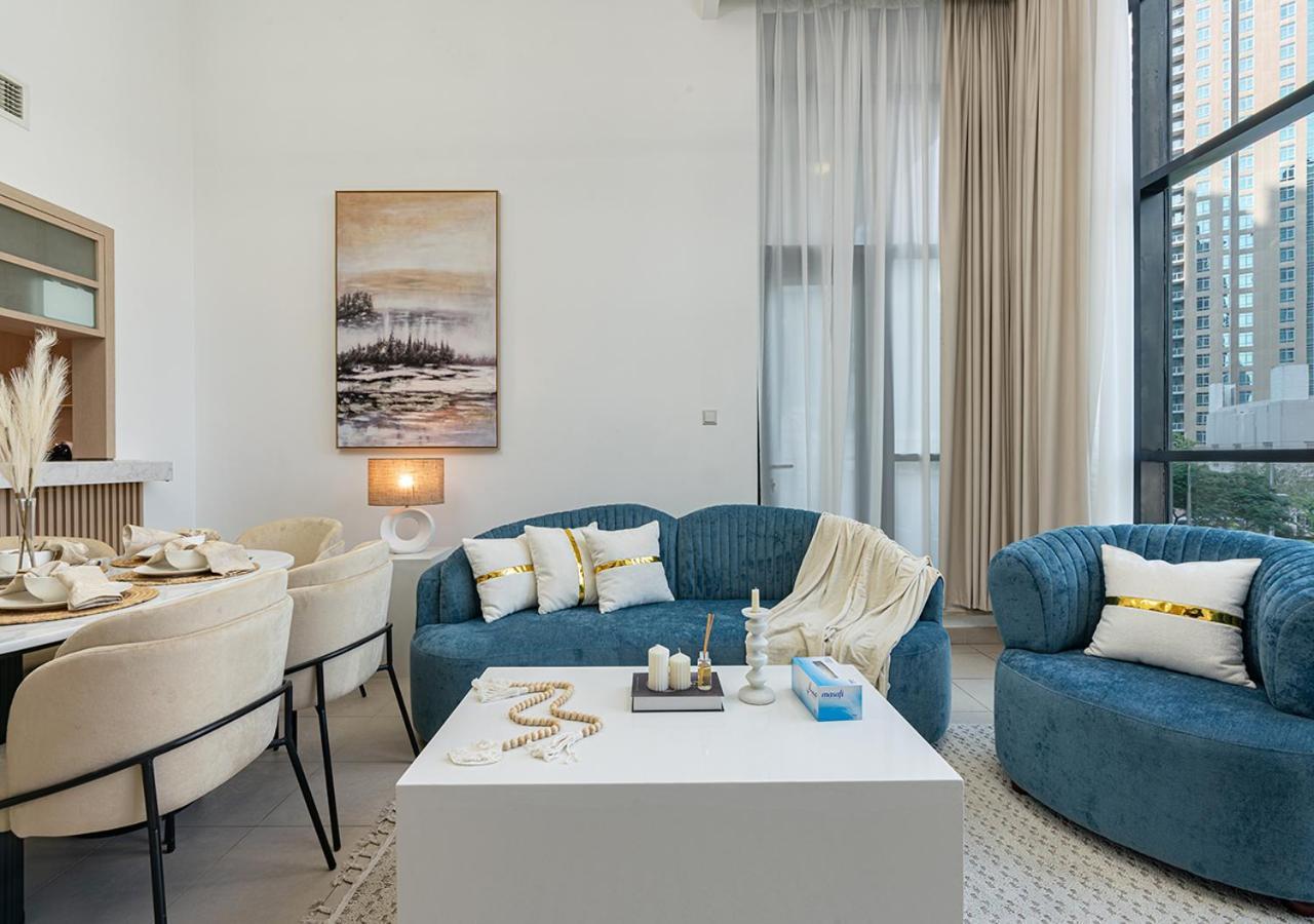 Luxurious 2-bedroom In Downtown With Burj Khalifa View *