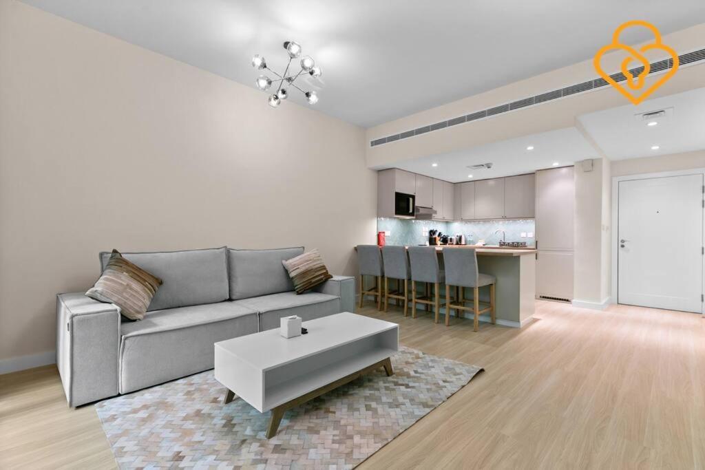 Prime Location, Great Value 1 Bedroom Near Moe, Greens *