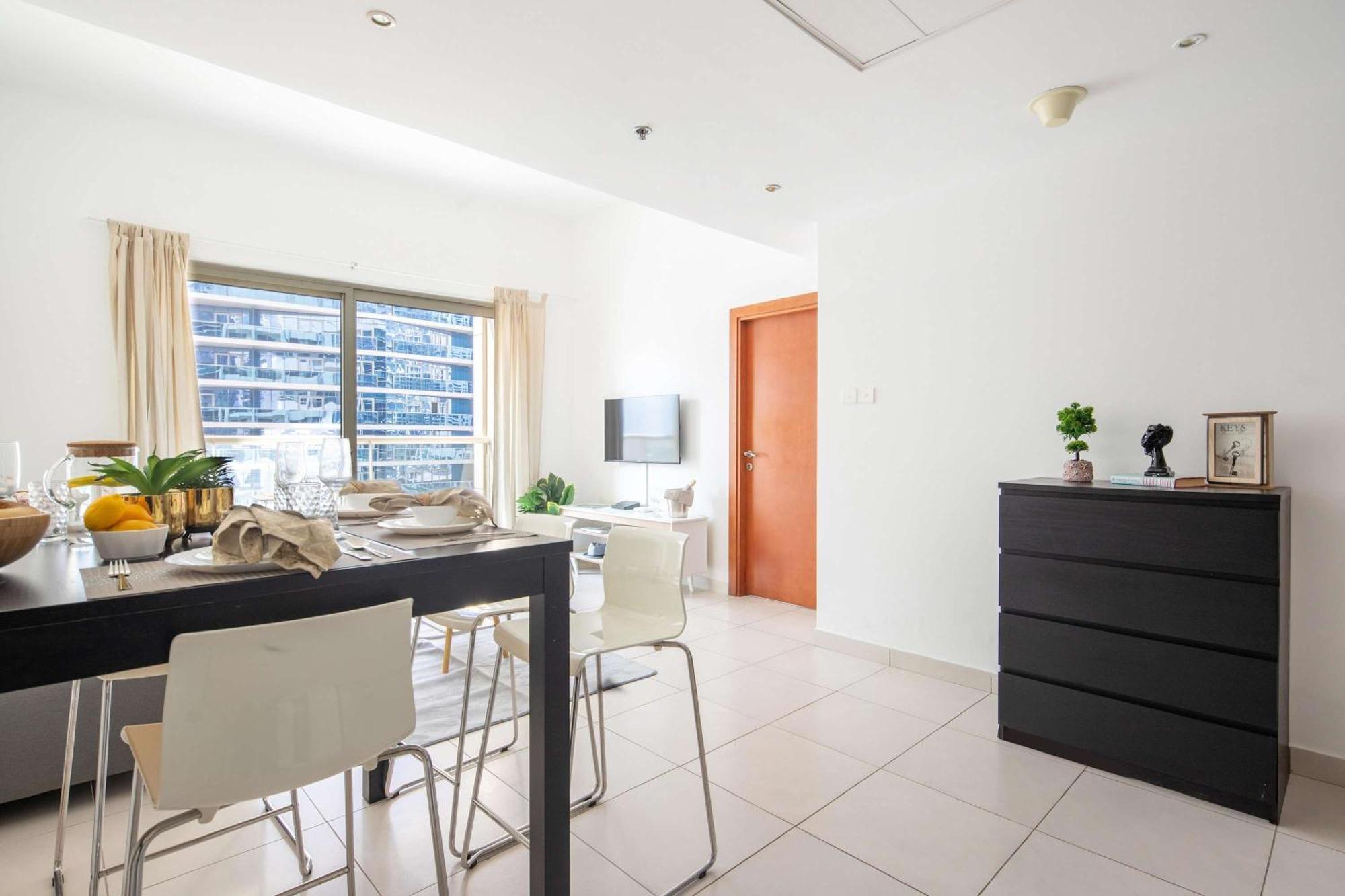 Frank Porter - Marina Views Tower B Apartment *