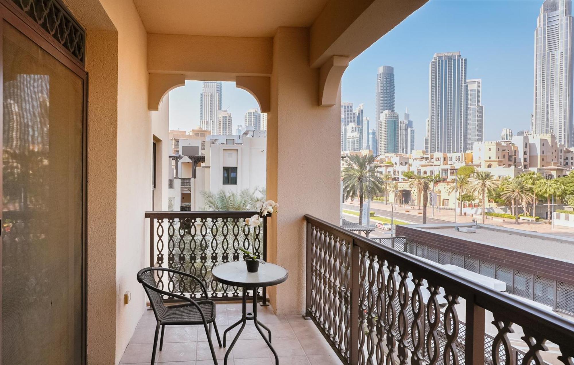 Elegant 2br In Yansoon 3 With Burj Khalifa Views Dubai