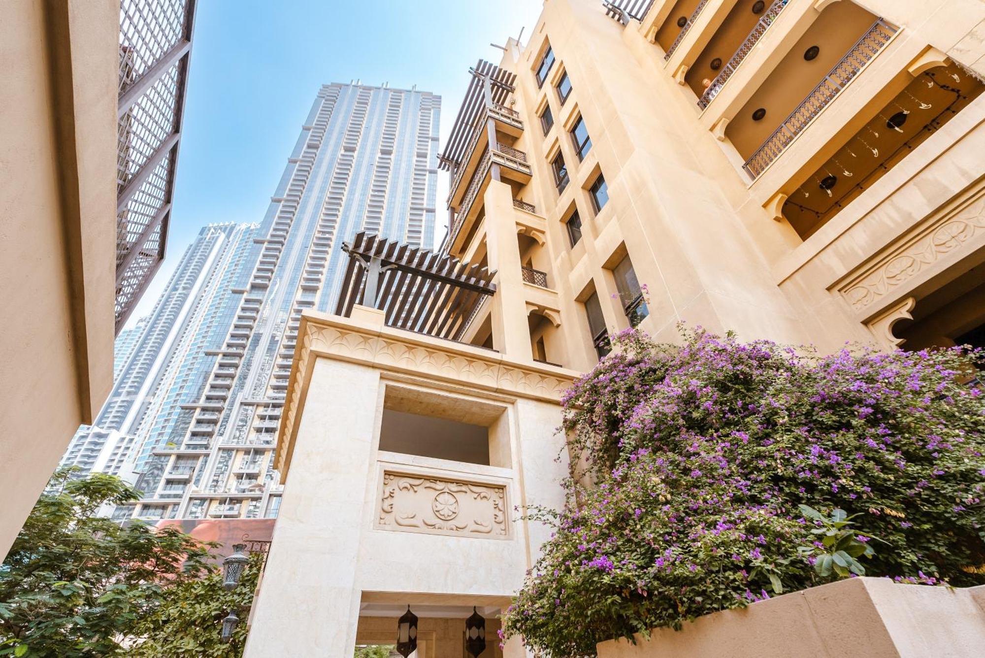 Elegant 2br In Yansoon 3 With Burj Khalifa Views Dubai