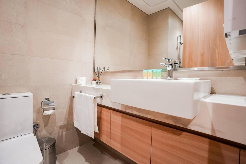 Apartment Cozy With Garden Views In Nad Al Sheba