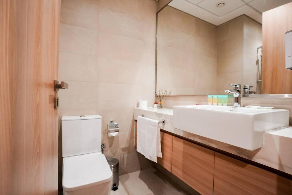 Apartment Cozy With Garden Views In Nad Al Sheba *