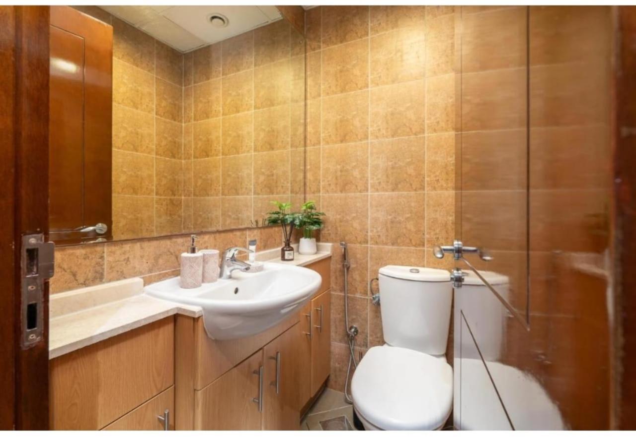 Hamilton Residence - Premium 1Br Best Canal View - Business Bay Dubai